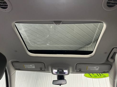 Used 2021 Chevrolet Traverse RS image 17