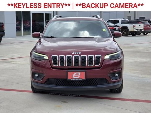 Used 2019 Jeep Cherokee Latitude w/ Popular Appearance Group FWD image 2