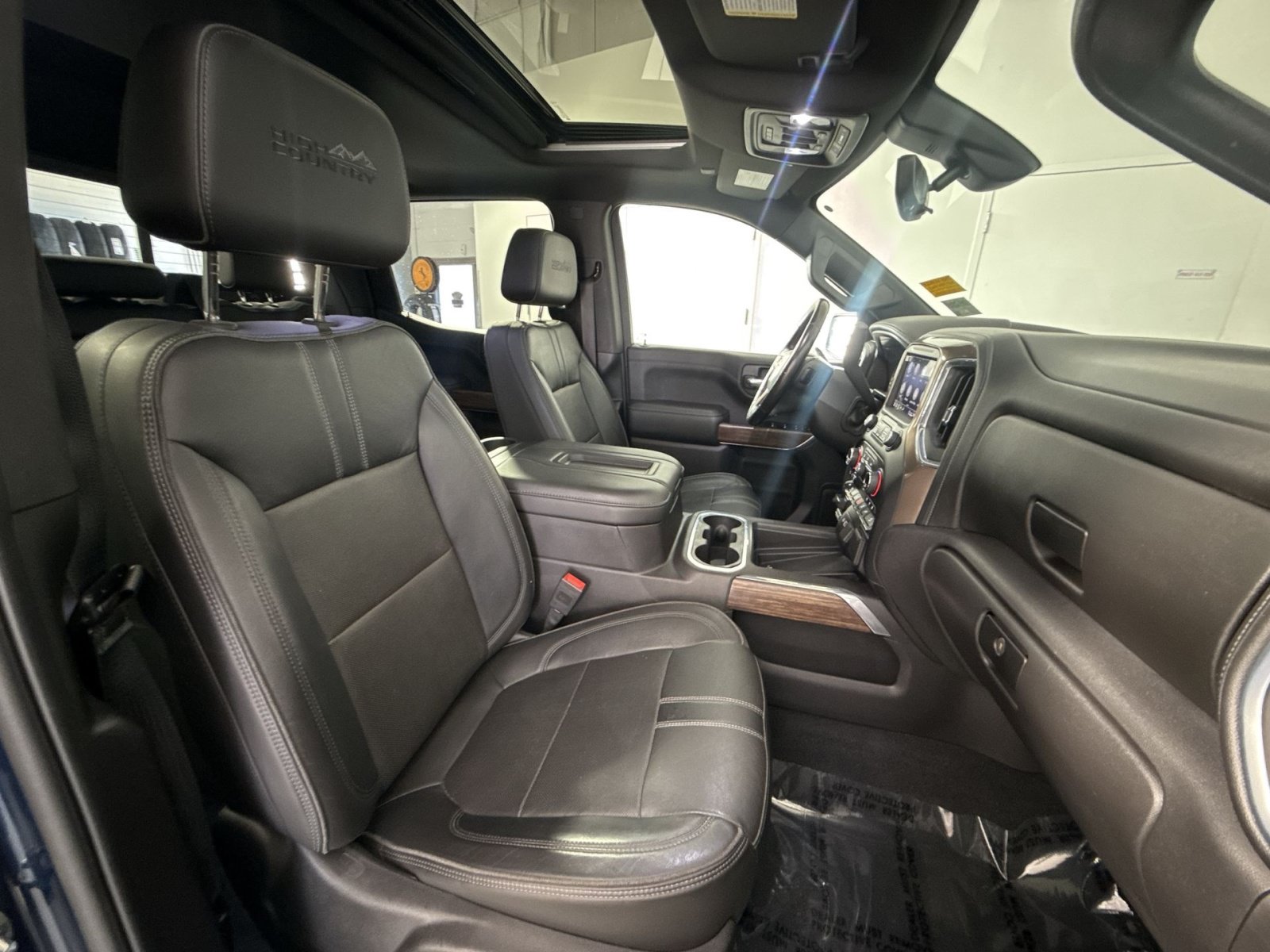 Used 2020 Chevrolet Silverado 1500 High Country w/ Technology Package AWD/4WD image 29