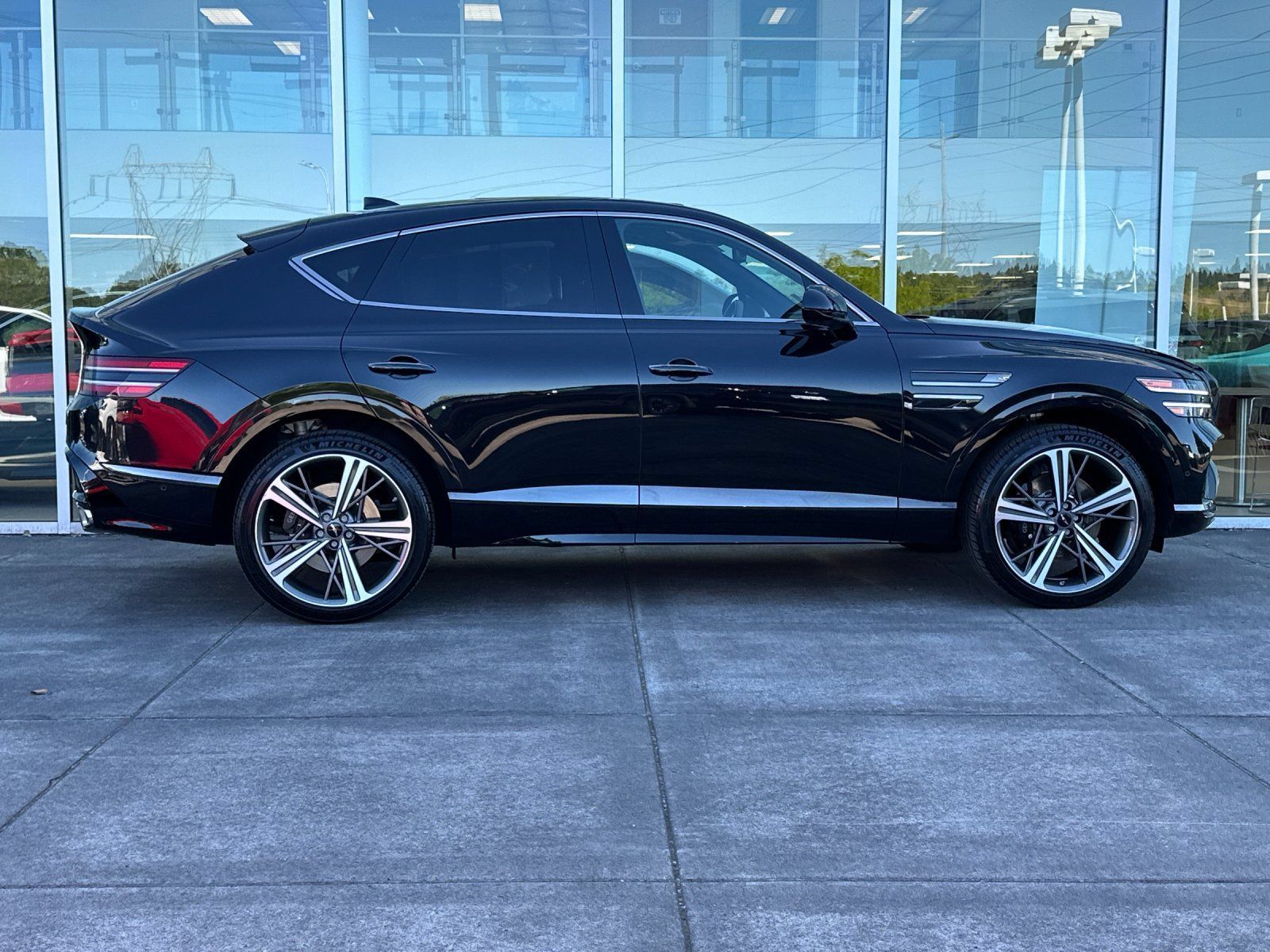 Used 2025 Genesis GV80 3.5T e-SC AWD/4WD image 2