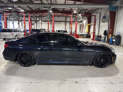 Used 2019 BMW 740i w/ M Sport Package image 8