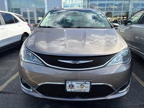 Certified 2018 Chrysler Pacifica Touring-L FWD image 2