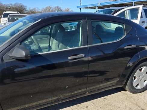 Used 2008 Dodge Avenger SE image 2