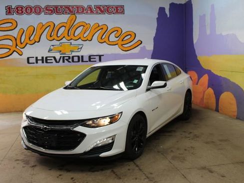 Used 2024 Chevrolet Malibu LT w/ Sport Edition FWD image 2