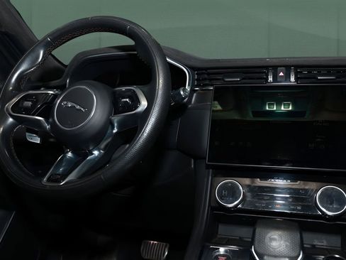 Used 2021 Jaguar F-PACE SVR image 29