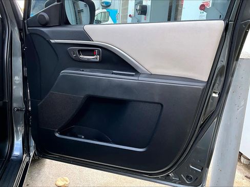 Used 2012 MAZDA MAZDA5 Sport image 22