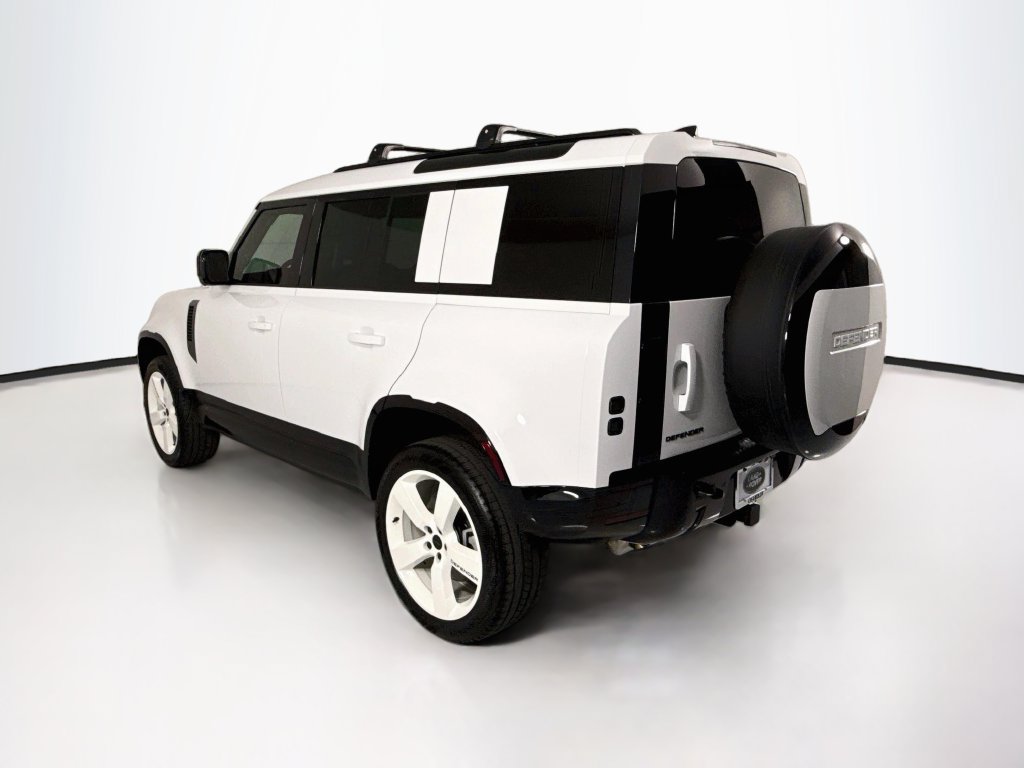 Used 2026 Land Rover Defender 110 X-Dynamic SE AWD/4WD image 7