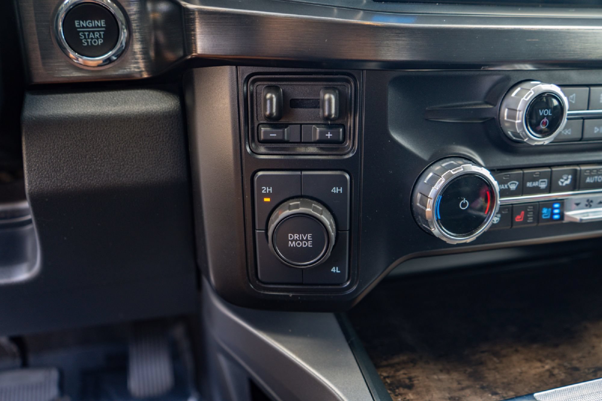 Used 2024 Ford F250 Lariat AWD/4WD image 18