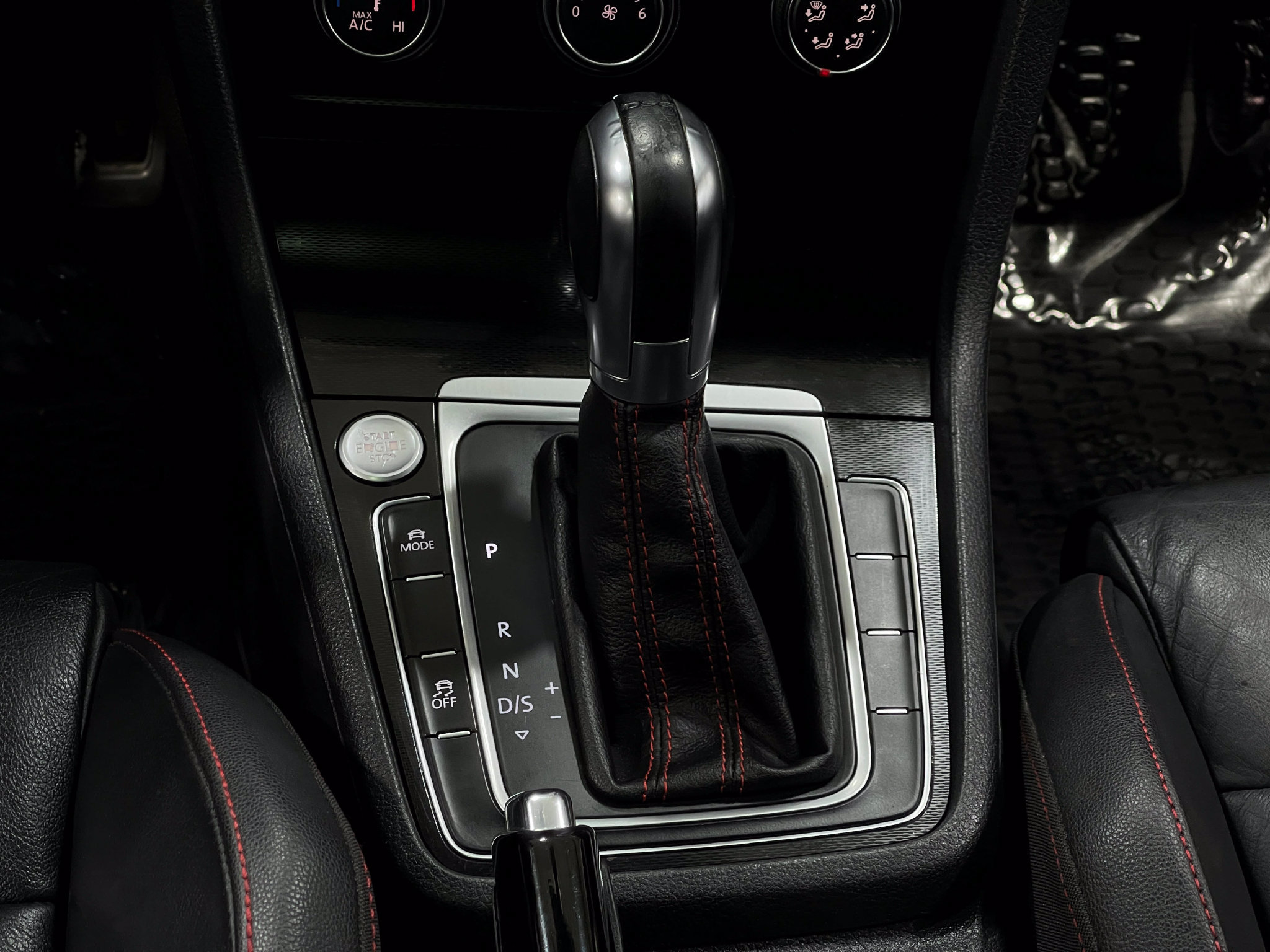 Used 2015 Volkswagen GTI SE w/ Lighting Package (SEL) FWD image 28