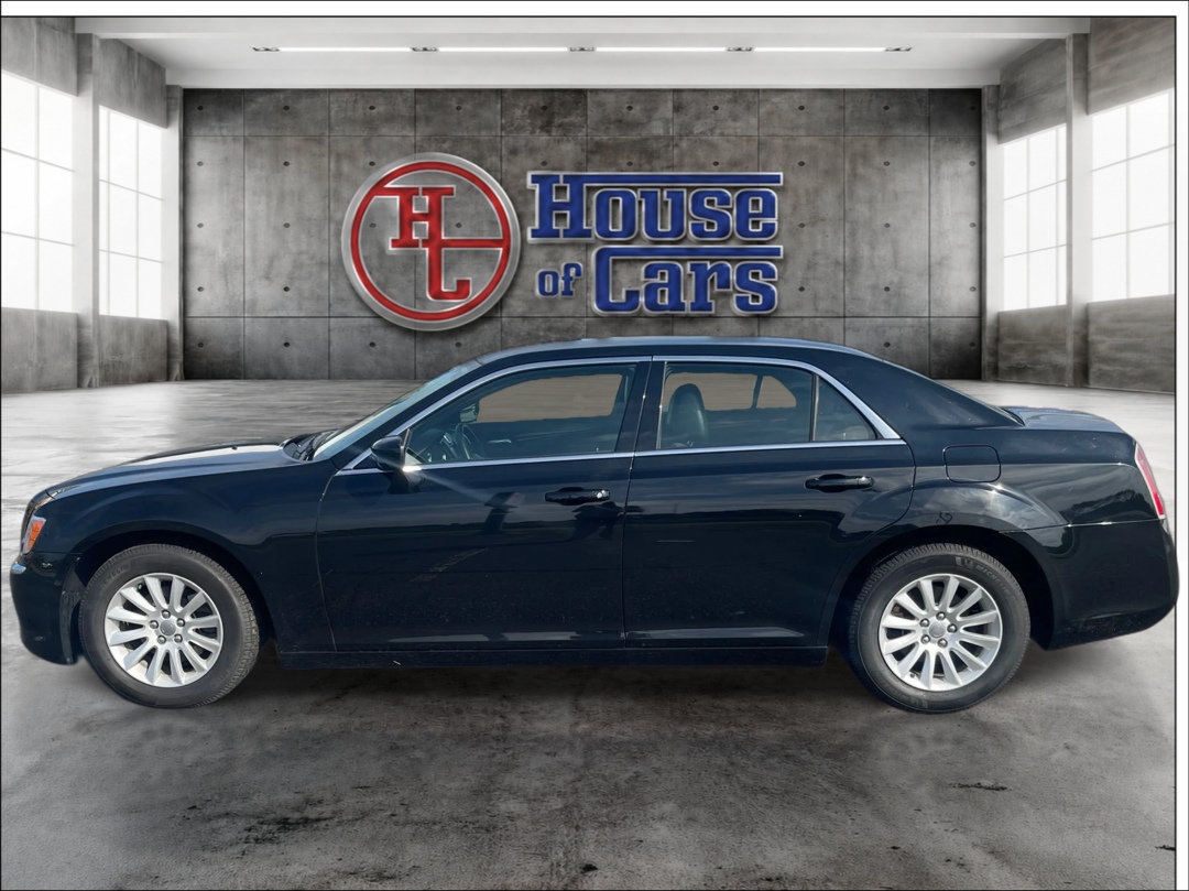 Used 2014 Chrysler 300 w/ Driver Convenience Group RWD image 8