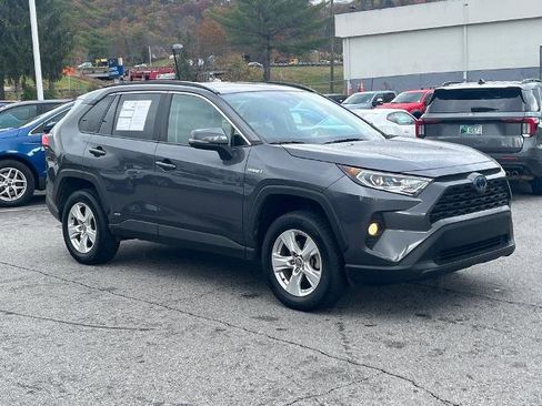 Used 2020 Toyota RAV4 XLE image 1