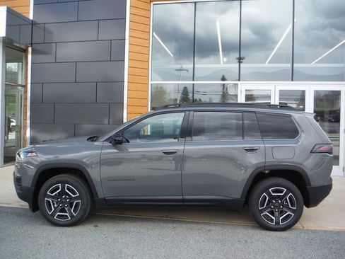 New 2026 Jeep Cherokee Laredo AWD/4WD image 2