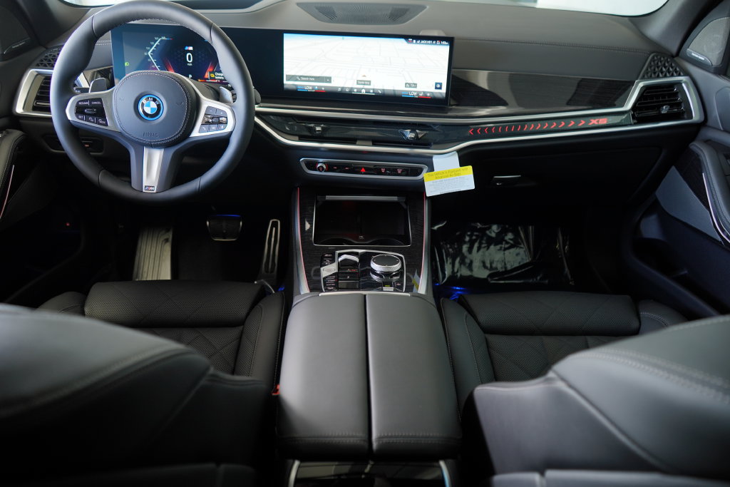 Used 2026 BMW X5 xDrive50e w/ M Sport Package AWD/4WD image 15