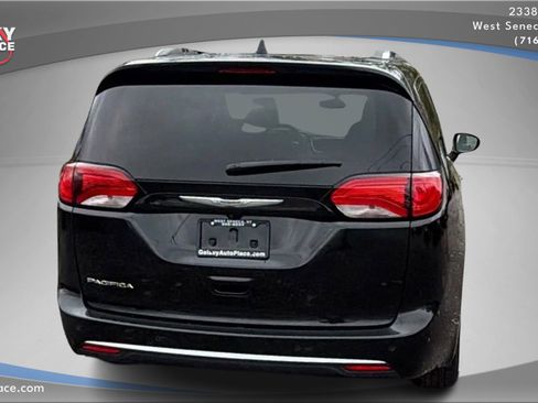 Used 2020 Chrysler Pacifica Touring-L Plus image 6