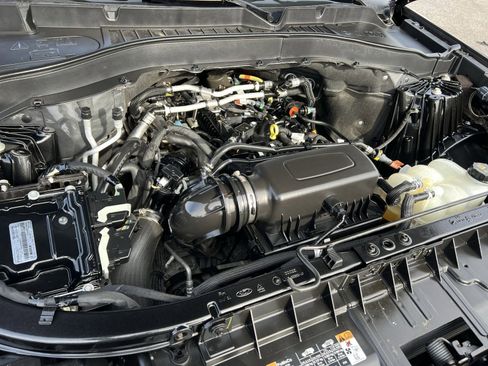 Used 2021 Ford Explorer XLT image 27