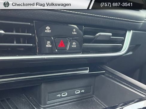 Used 2025 Volkswagen Atlas Cross Sport SEL AWD/4WD image 43