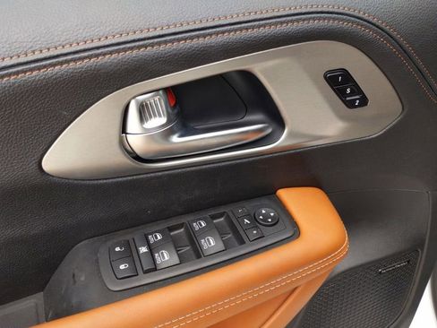 New 2026 Chrysler Pacifica Pinnacle image 13