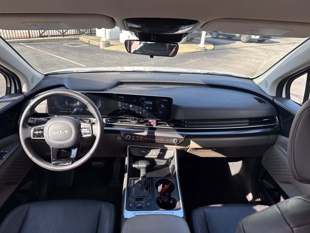 Used 2026 Kia Carnival FWD image 19