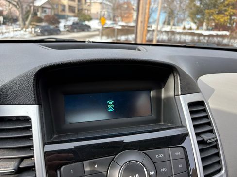 Used 2014 Chevrolet Cruze LS image 34