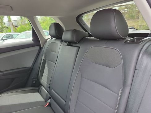 Used 2023 Volkswagen Taos SE image 9