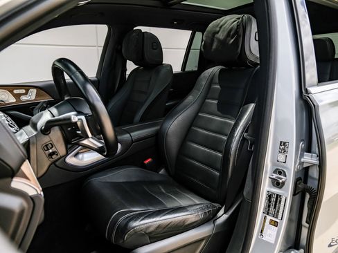 Used 2025 Mercedes-Benz GLS 580 4MATIC image 36