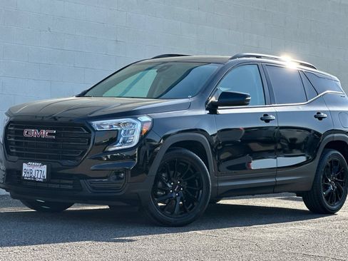 Certified 2023 GMC Terrain SLT w/ Elevation Edition FWD image 8