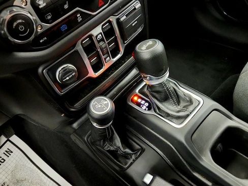 Used 2025 Jeep Wrangler Unlimited Sahara AWD/4WD image 14