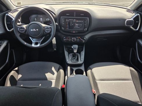 Used 2023 Kia Soul LX w/ LX Technology Package image 12