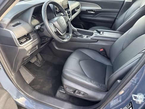 Used 2025 Toyota Grand Highlander XLE image 17