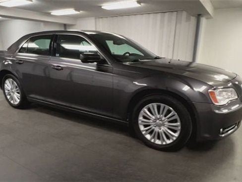 Used 2014 Chrysler 300 AWD w/ Driver Convenience Group image 2