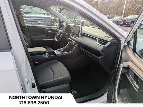 Used 2025 Toyota RAV4 XLE image 35