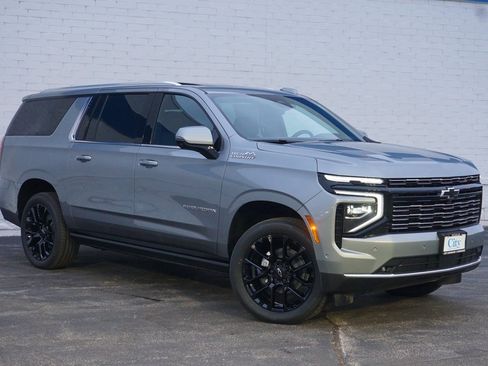 New 2026 Chevrolet Suburban High Country image 3