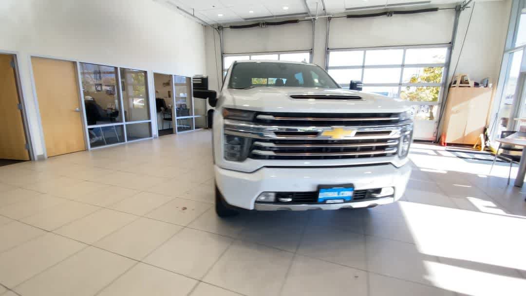 Used 2023 Chevrolet Silverado 2500 High Country w/ Z71 Off-Road Package AWD/4WD image 3