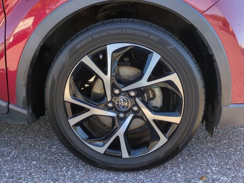 Certified 2018 Toyota C-HR XLE image 11