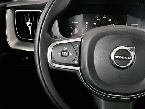 Used 2019 Volvo XC60 T5 Momentum w/ Premium Package AWD/4WD image 24
