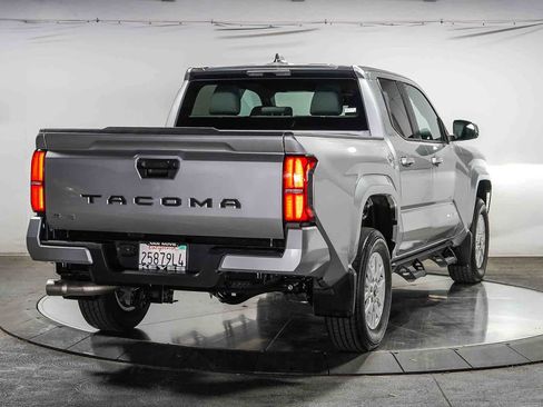 Certified 2026 Toyota Tacoma SR5 AWD/4WD image 5