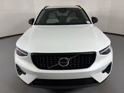 New 2026 Volvo XC40 B5 Plus w/ Climate Package AWD/4WD image 3