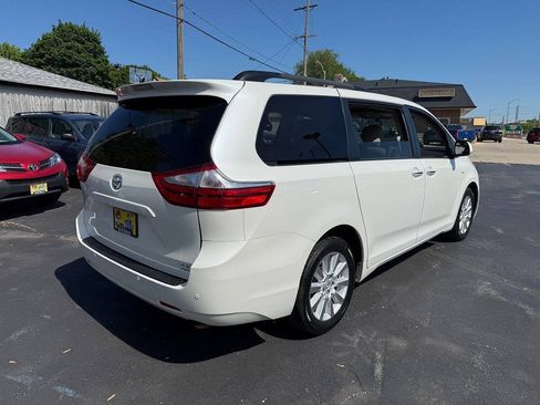 Used 2017 Toyota Sienna XLE w/ XLE Navigation Package AWD/4WD image 8