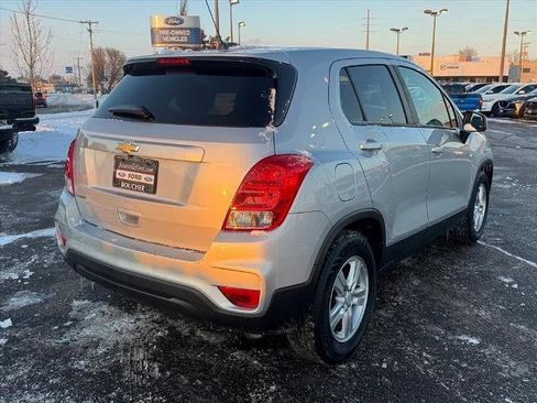 Used 2021 Chevrolet Trax LS w/ Tint and Cruise Package image 5