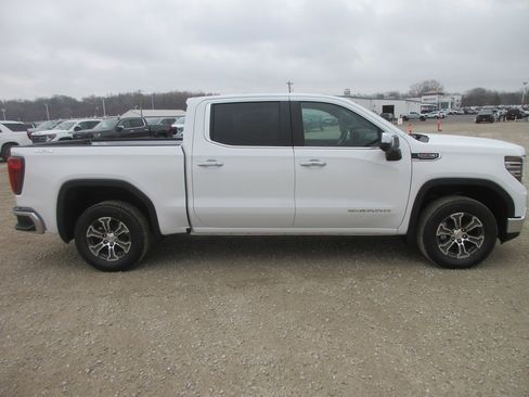 New 2026 GMC Sierra 1500 SLT w/ SLT Convenience Package image 3