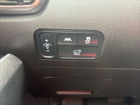 Certified 2022 Kia Sorento SX image 16