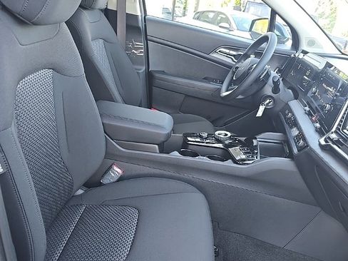 New 2025 Kia Sportage LX image 8