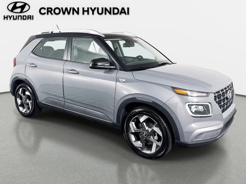 Used 2023 Hyundai Venue Limited w/ Cargo Package FWD image 3