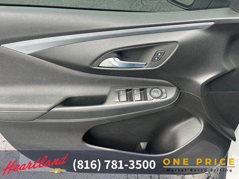 Used 2025 Buick Envista Preferred image 14