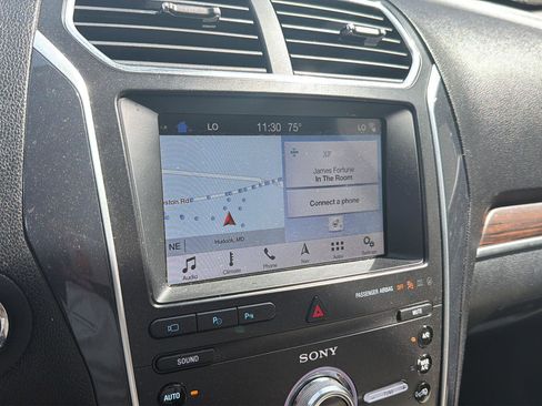 Used 2019 Ford Explorer Limited w/ Limited Luxury Package image 9