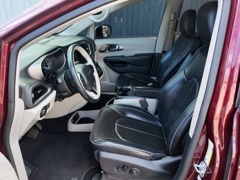 Used 2019 Chrysler Pacifica Limited FWD image 8