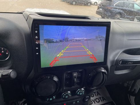 Used 2012 Jeep Wrangler Unlimited Sahara image 21