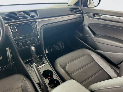 Used 2018 Volkswagen Passat 2.0T R-Line w/ R-Line Lighting Package FWD image 22