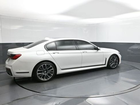 Used 2020 BMW 740i w/ M Sport Package image 8