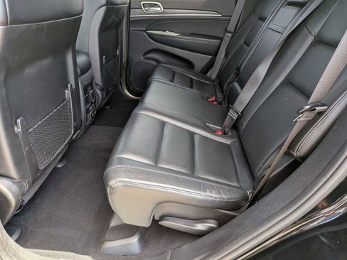 Used 2019 Jeep Grand Cherokee Limited AWD/4WD image 16